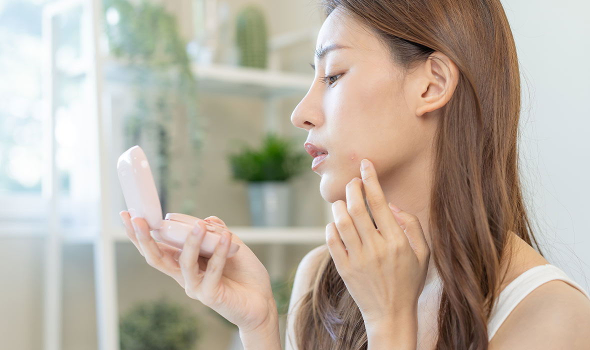 Whitehead vs Pustule: How Do You Tell The Difference?
